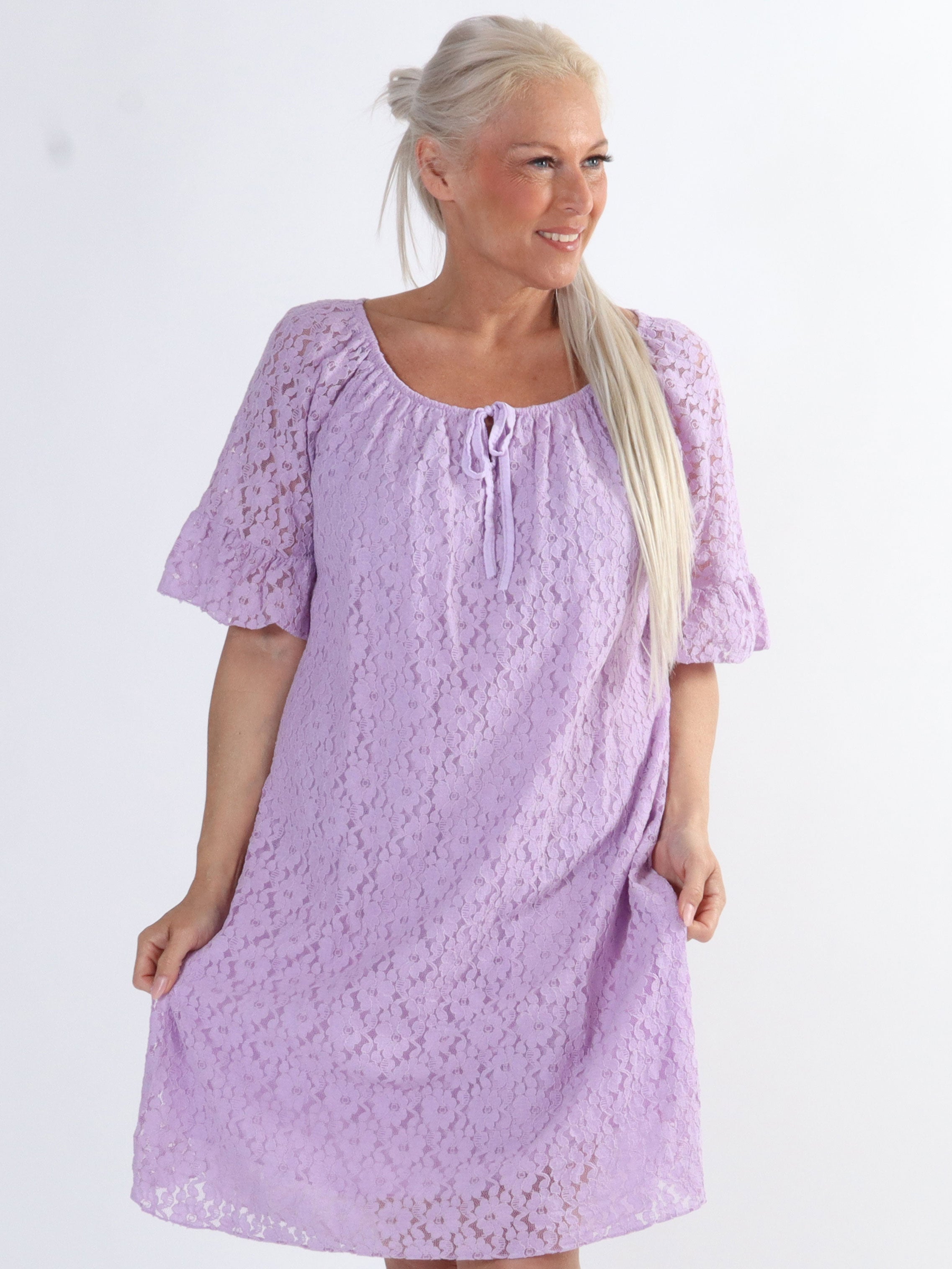 Arisha - Sød plus size blondekjole